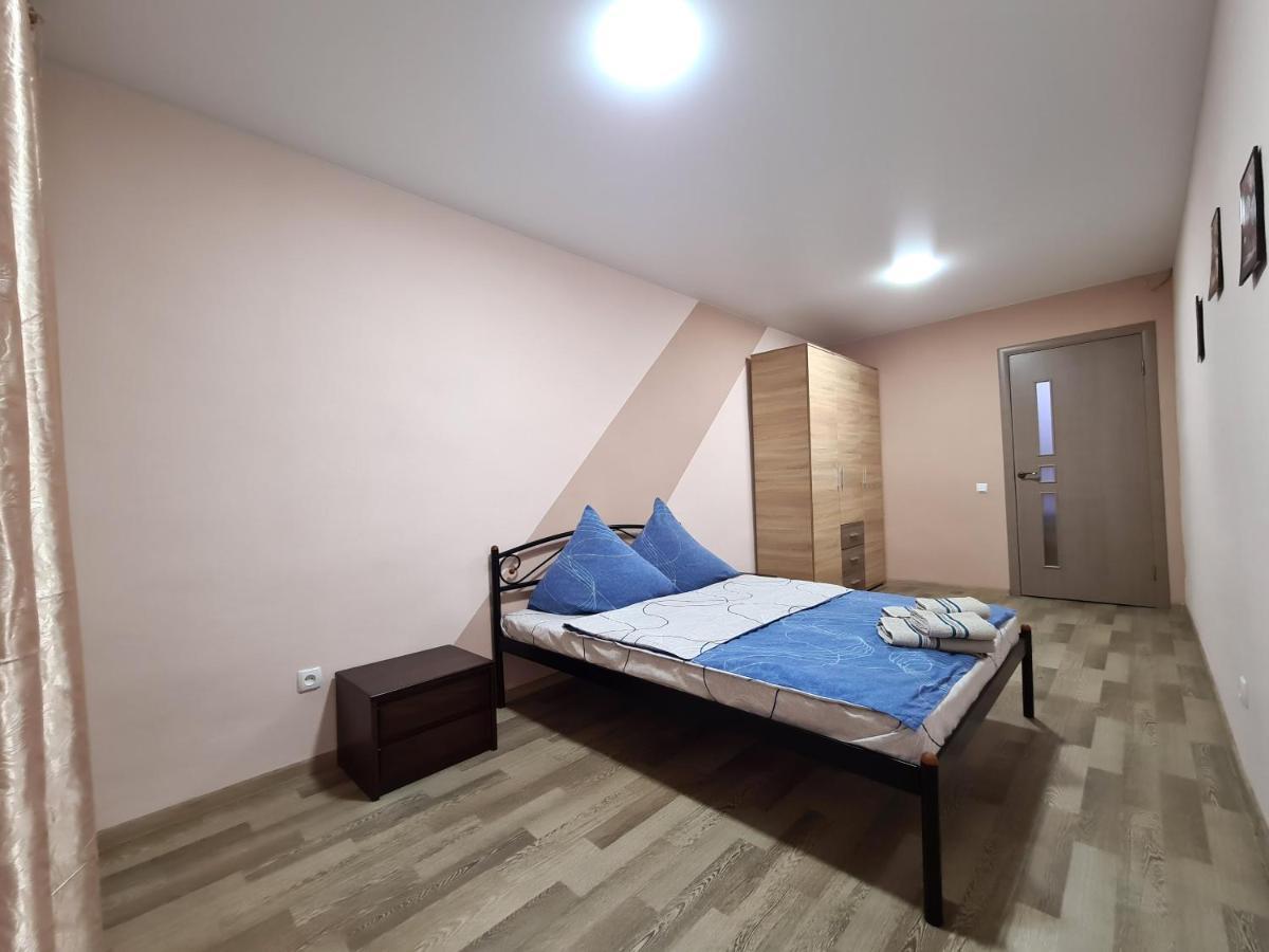 3-Room Apartment Near Inturist On Sobornyi Avenue 156, By Grandhome Zaporizhia Eksteriør bilde