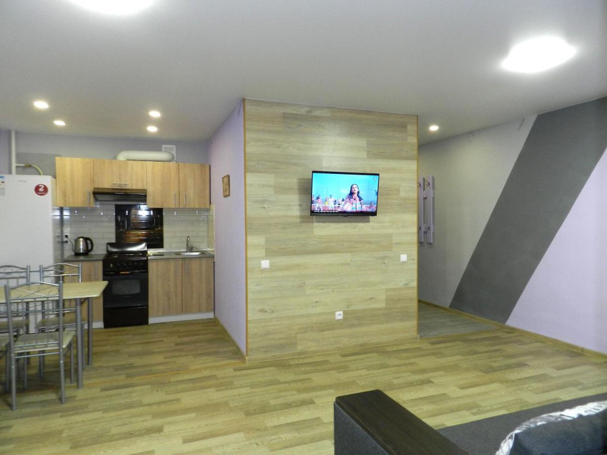 3-Room Apartment Near Inturist On Sobornyi Avenue 156, By Grandhome Zaporizhia Eksteriør bilde