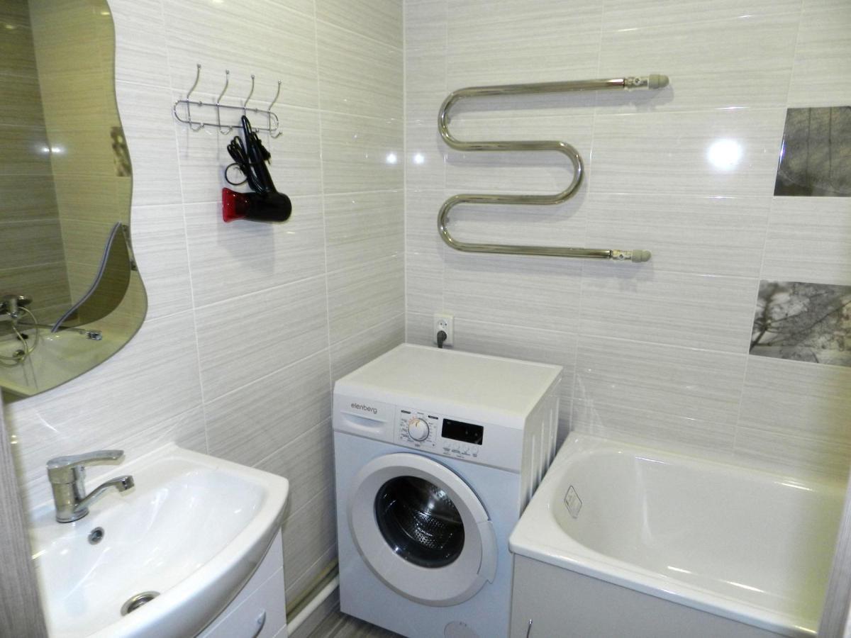 3-Room Apartment Near Inturist On Sobornyi Avenue 156, By Grandhome Zaporizhia Eksteriør bilde