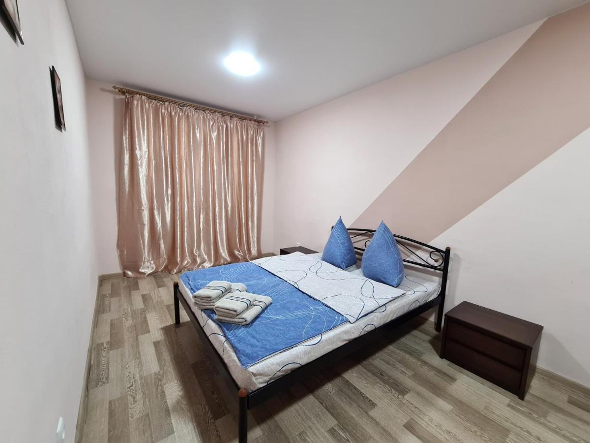 3-Room Apartment Near Inturist On Sobornyi Avenue 156, By Grandhome Zaporizhia Eksteriør bilde