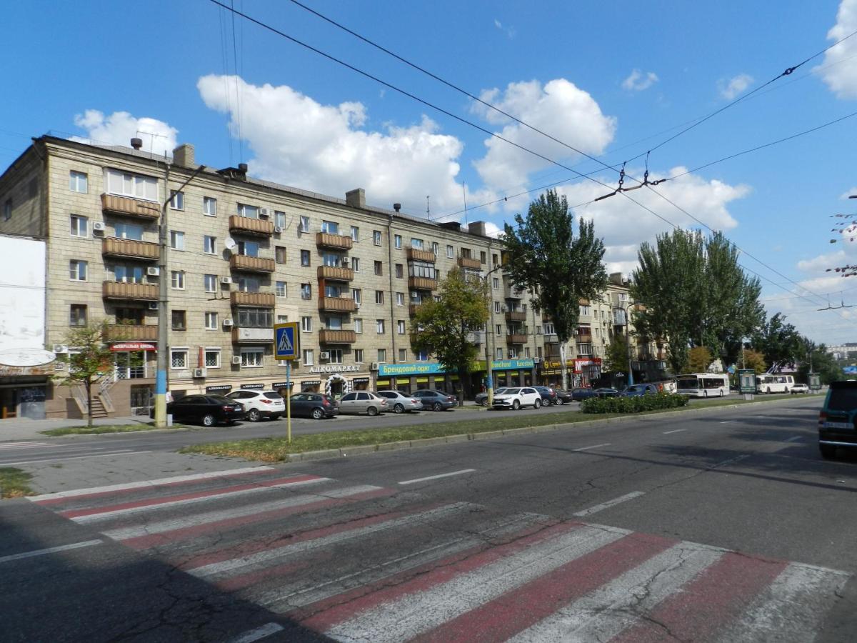 3-Room Apartment Near Inturist On Sobornyi Avenue 156, By Grandhome Zaporizhia Eksteriør bilde